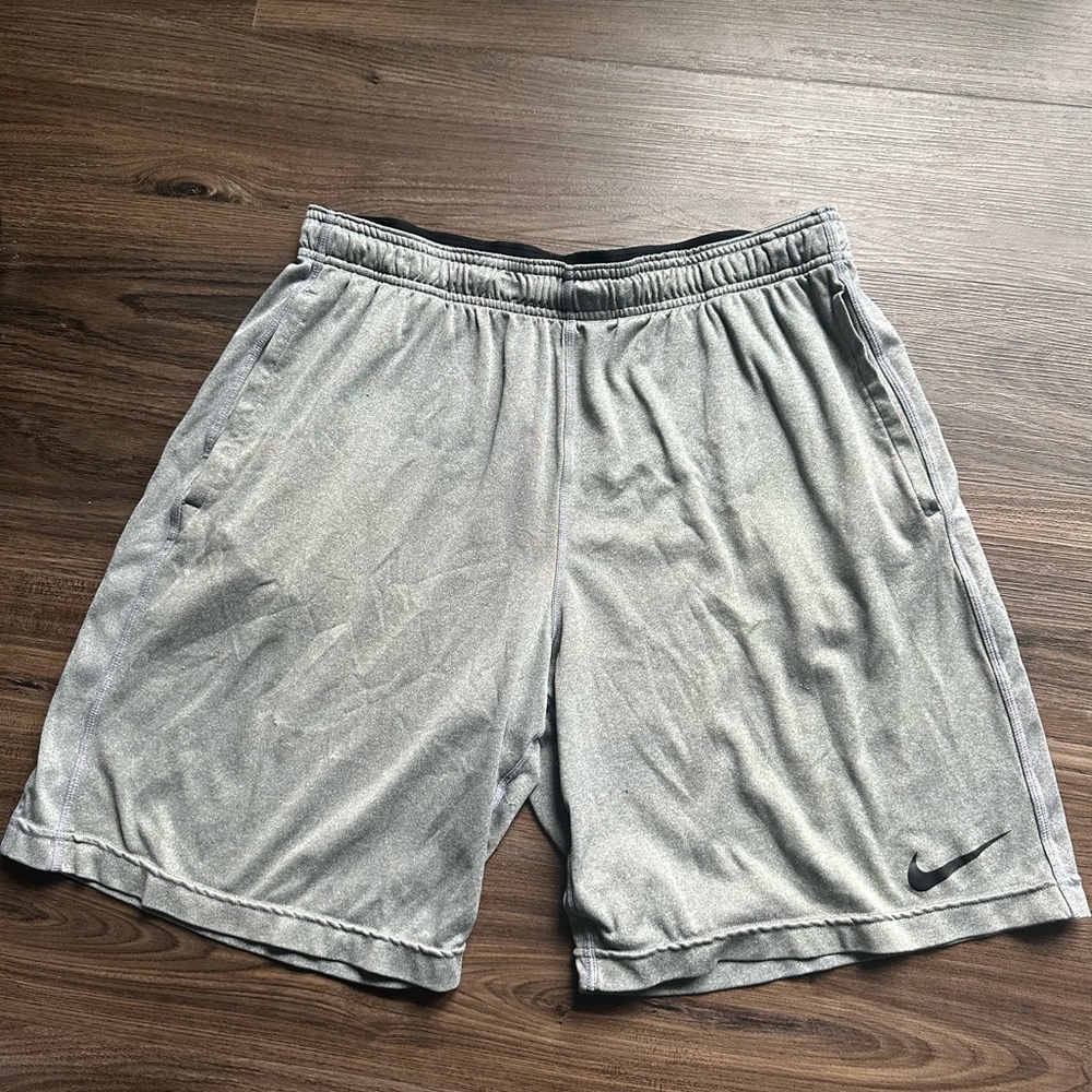 Nike Men's Size M Gray Athletic Shorts